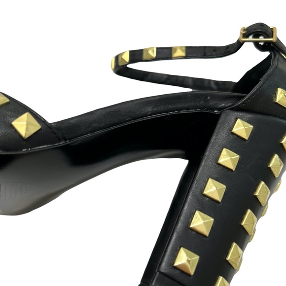 STEVE MADDEN "HUNNIE" BLACK ANKLE STRAP OPEN TOE HEELS WITH GOLD STUDS - Picture 15 of 16